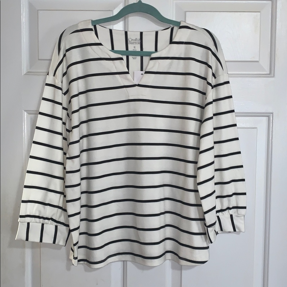 🍇 CROFT & BARROW White Striped V-neck Top NWT XL